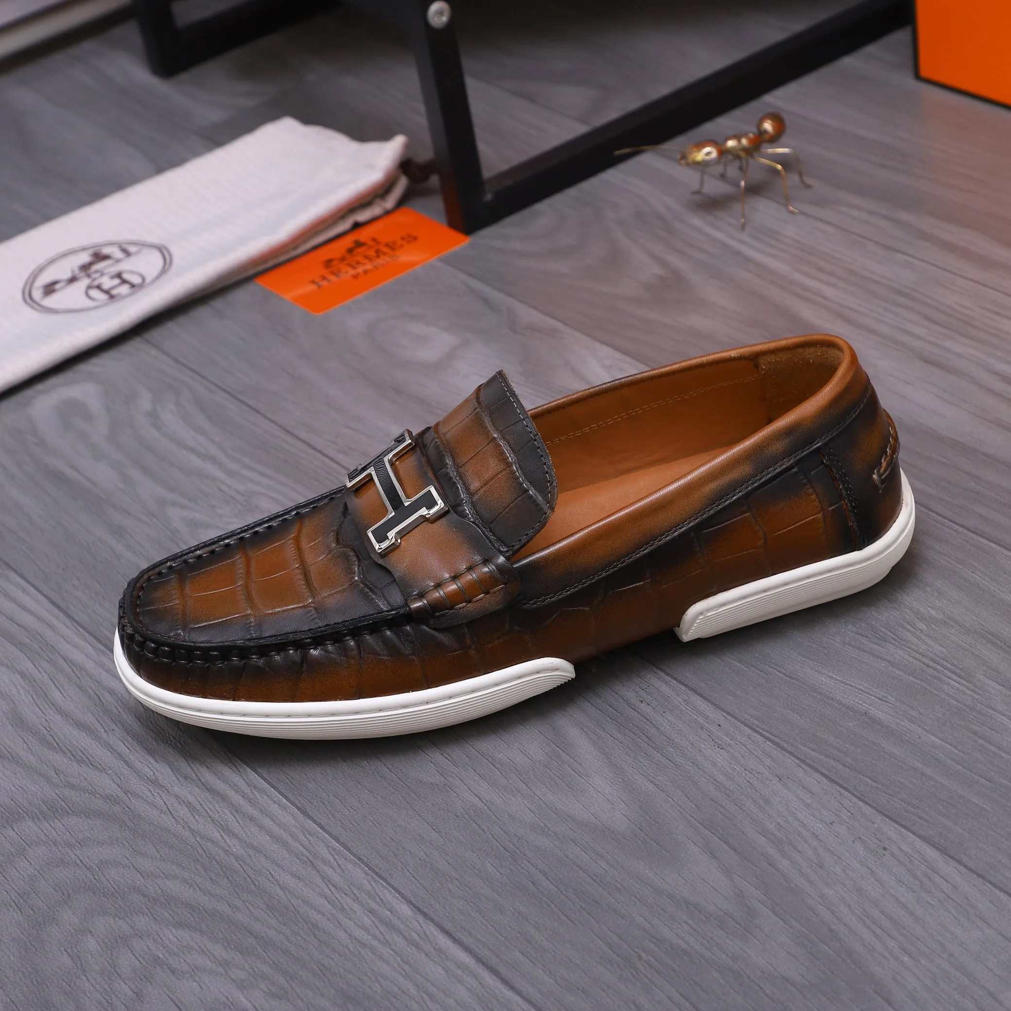 Men's shoes 💰500 Product trademark: HERMES "Hermes" casual slip-on leather shoes Regular size: 38-46 (45.46 custom-made, non-returnable) Product materials: Selected high-quality color-brushed stone grain cowhide upper, cowhide lining, original outsole